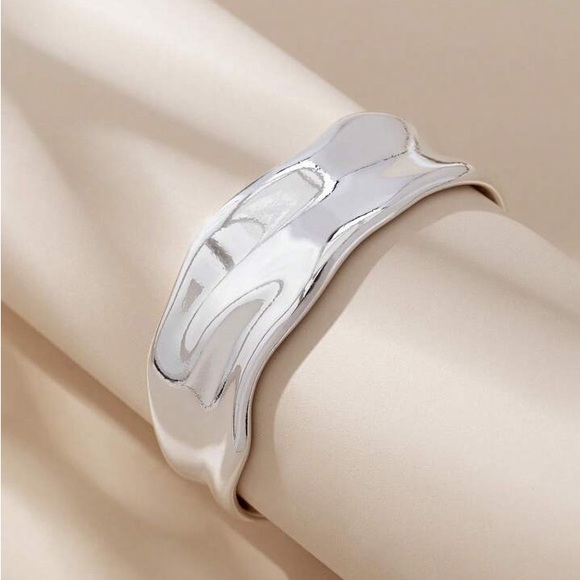 NWT~SHEIN Jewelry Asymmetrical Geometric Open Cuff Bracelet - Picture 4 of 7